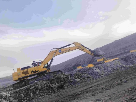 Большой экскаватор грузоподъемностью 52 тонны