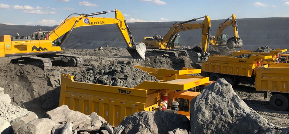 Sitio de construcción de una gran excavadora shitiana en Mongolia Interior