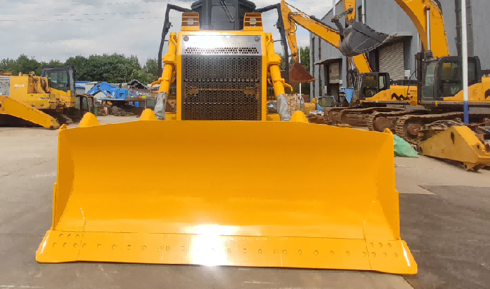 Bulldozer : l'engin de chantier indispensable pour les travaux de terrassement et la préparation des sites. Bulldozer : l'engin de chantier indispensable pour les travaux de terrassement et la préparation des sites.