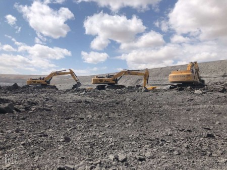 Большой экскаватор грузоподъемностью 52 тонны