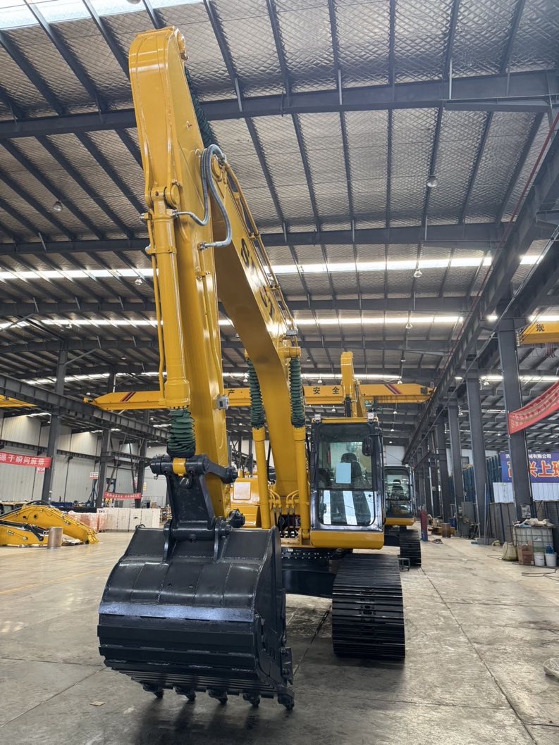 Widened and strengthened version 220LC-8 medium excavator