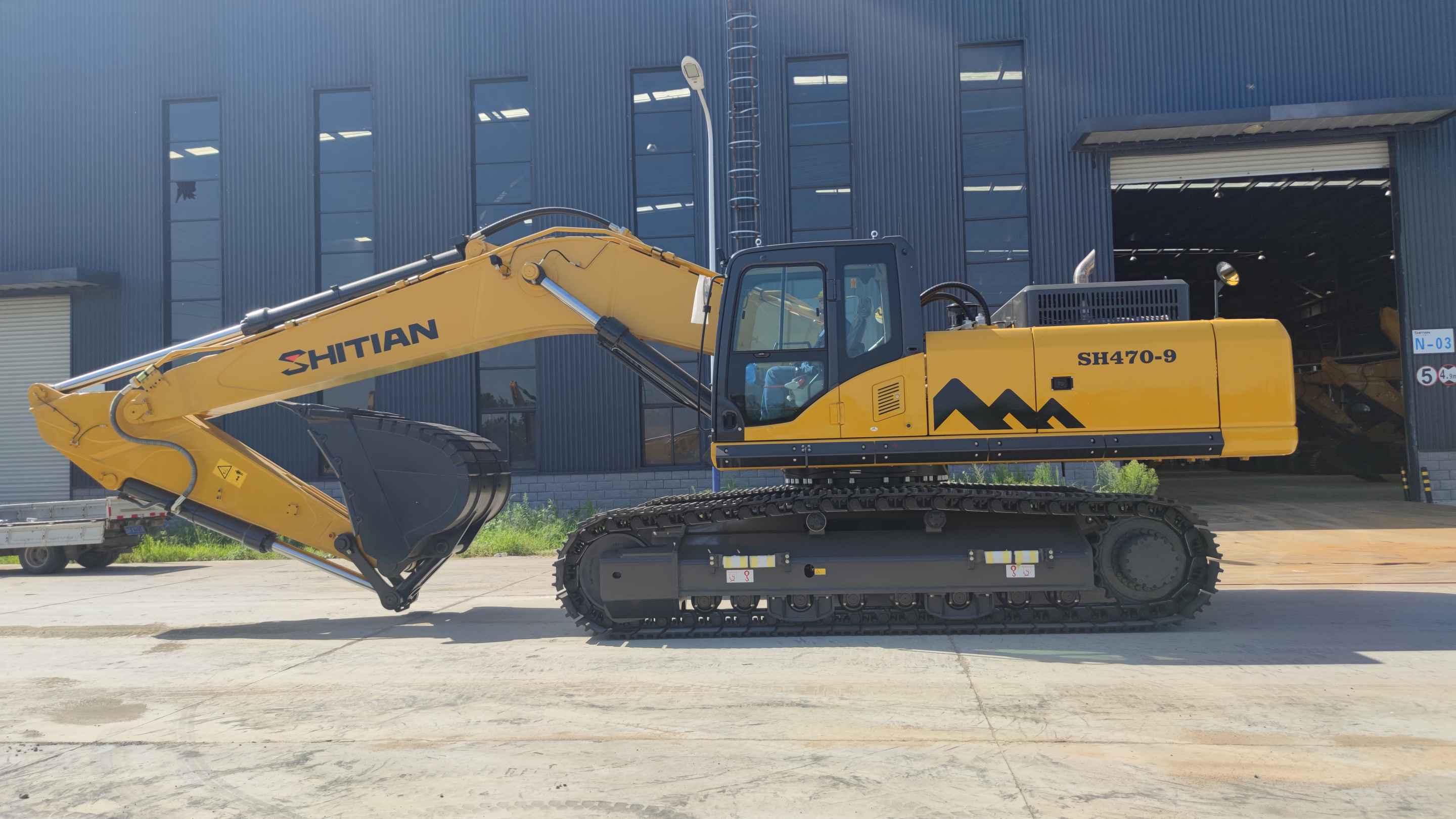 47-тонный гусеничный экскаватор