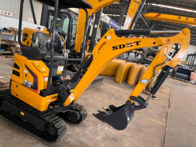 Miniexcavadora de orugas de 2 toneladas de Shitian – Motor importado y alta eficiencia.