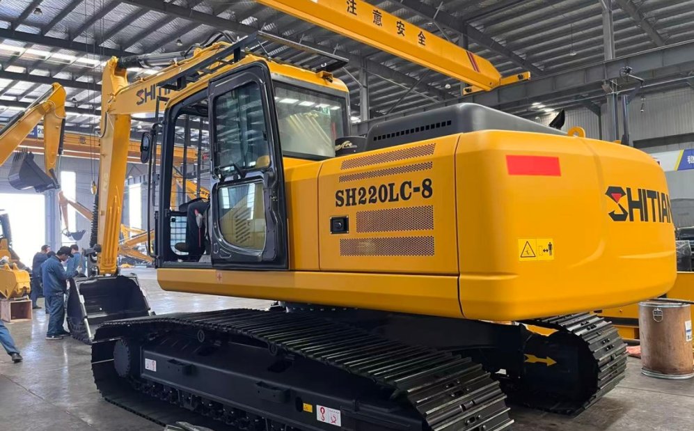 22 Ton Hydraulic Excavator is a high-performance heavy-duty excavator